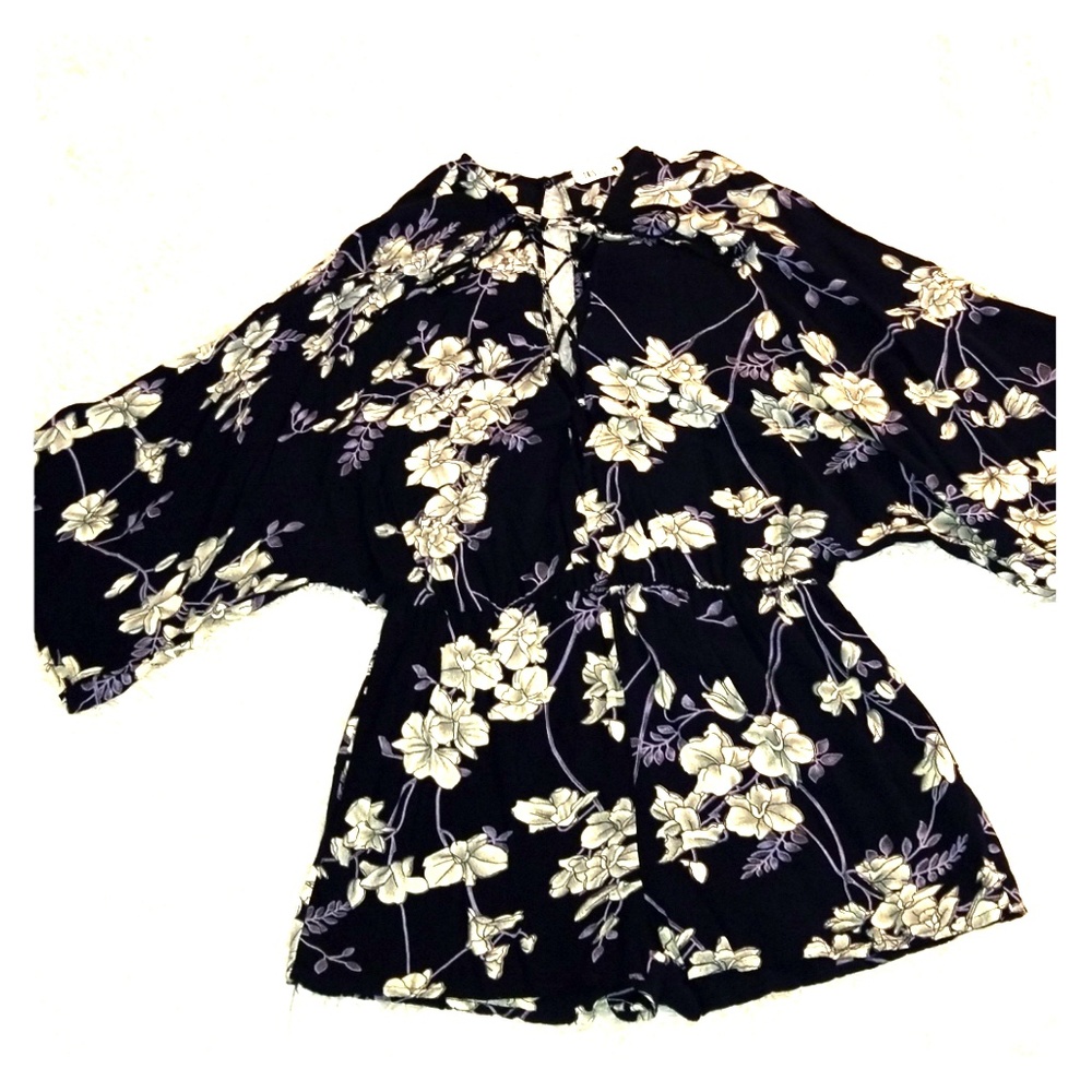 Stylish romper with kimono style sleeves